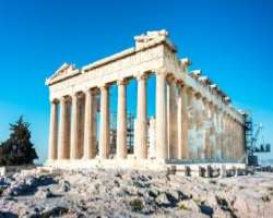 Many believe that the monument is made of white marbles but it is not true as it was painted white.